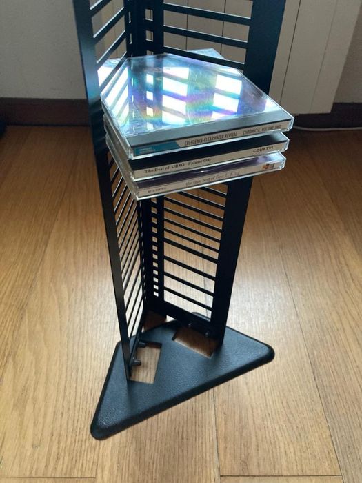 Torre para 30 cd's simples e 4 cd's duplos