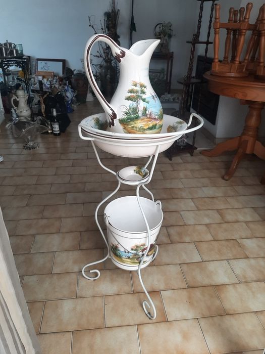 Vendo lavatório antigo8