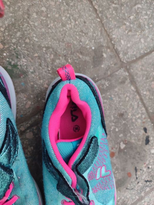 Кросівки дівчинка продам