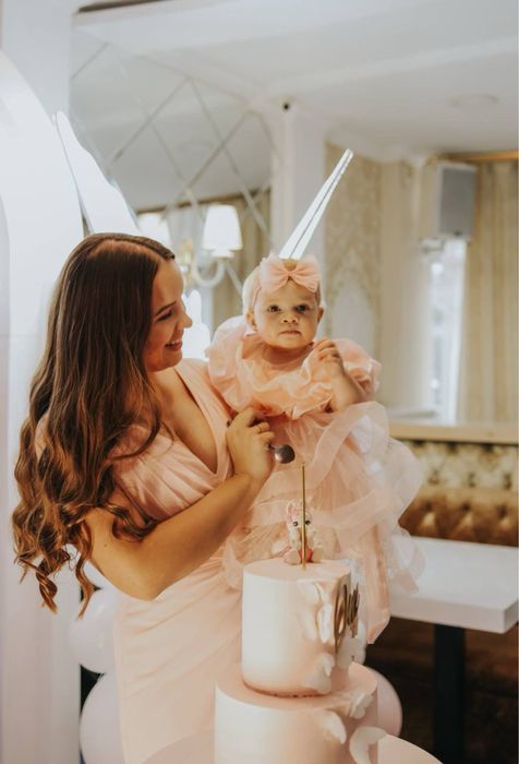 Оренда святкових рожевих суконь «мама + доня». Сукня на рік Фемелі лук