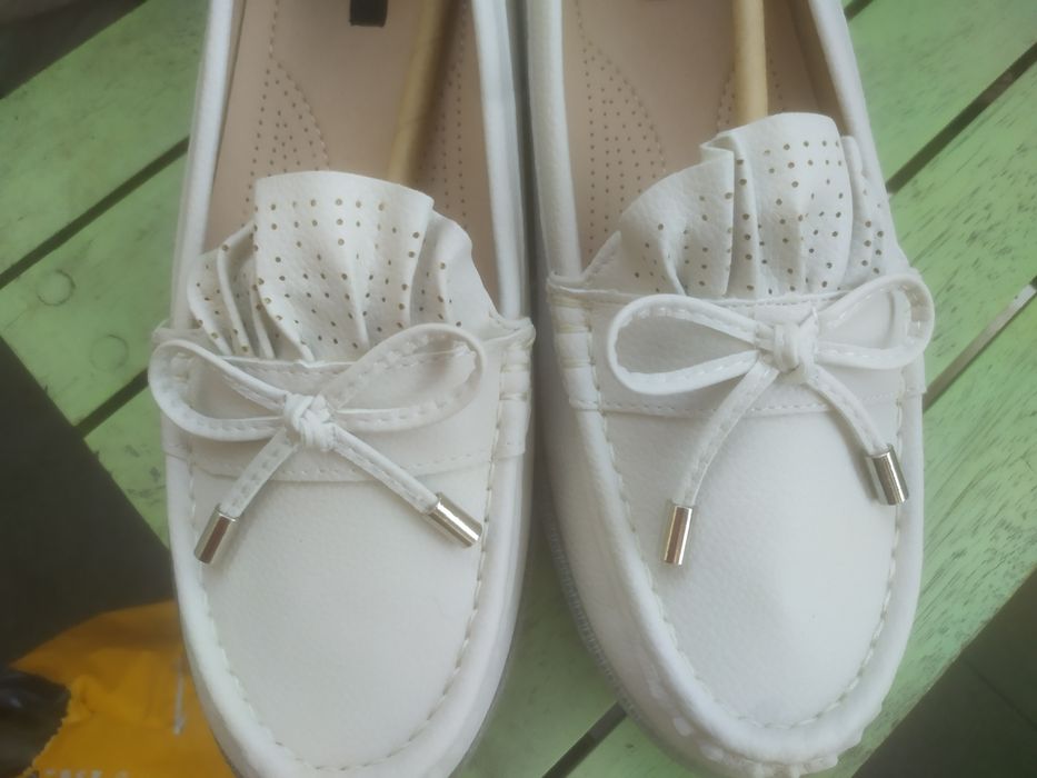 Piękne mokasyny beżowe ,skòra ,wygodne koturn 39/40