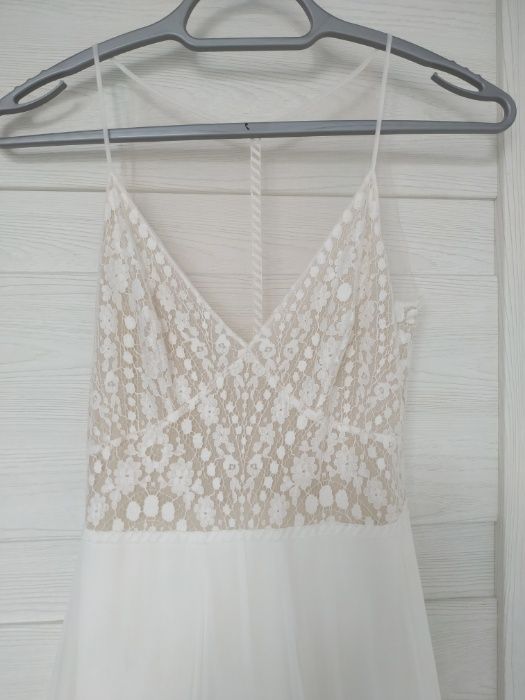 Delikatna, zwiewna suknia- Anna Kara