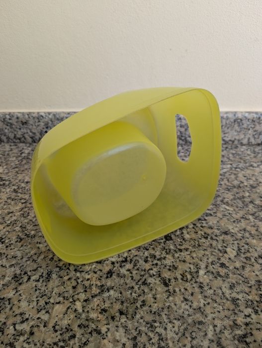 Bacio compacto amarelo
