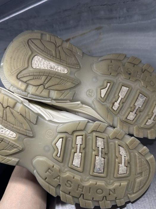 Кросівки  37 розмір