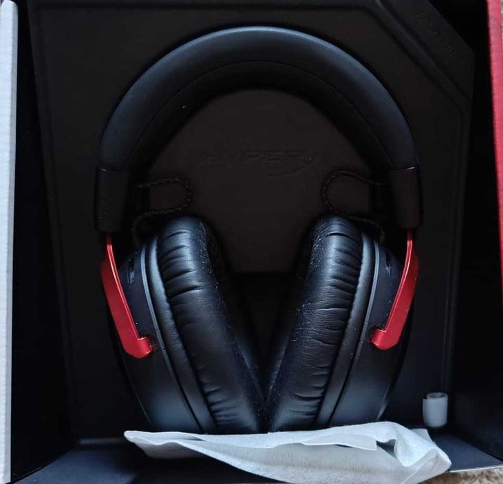 HyperX Cloud III Wireless completos com caixa