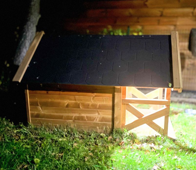 Buda dla psa XXL z przesionkiem