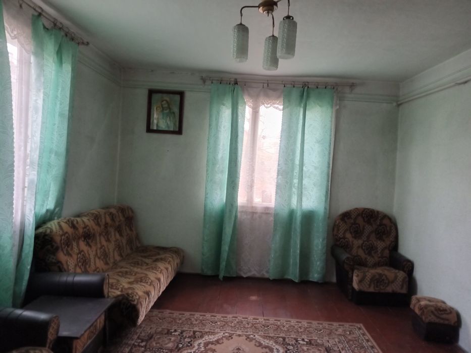 Продається будинок в смт. Отинія
