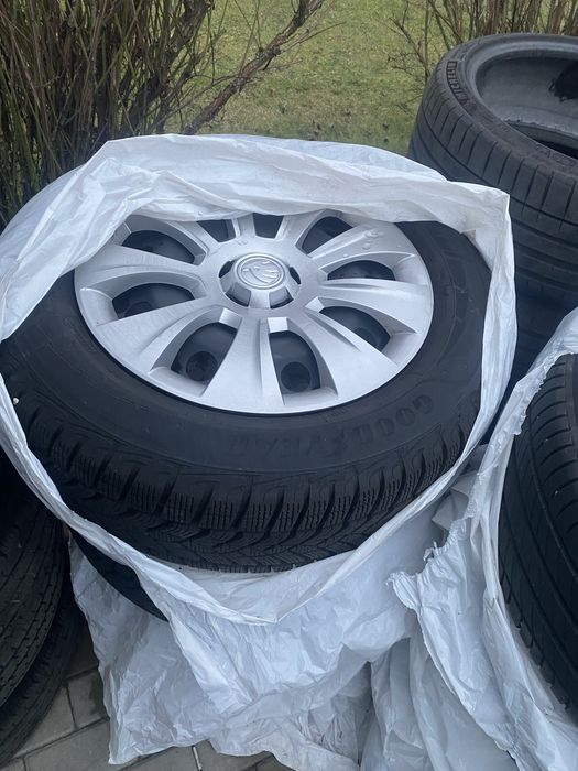 Opony zimowe 215/65/17