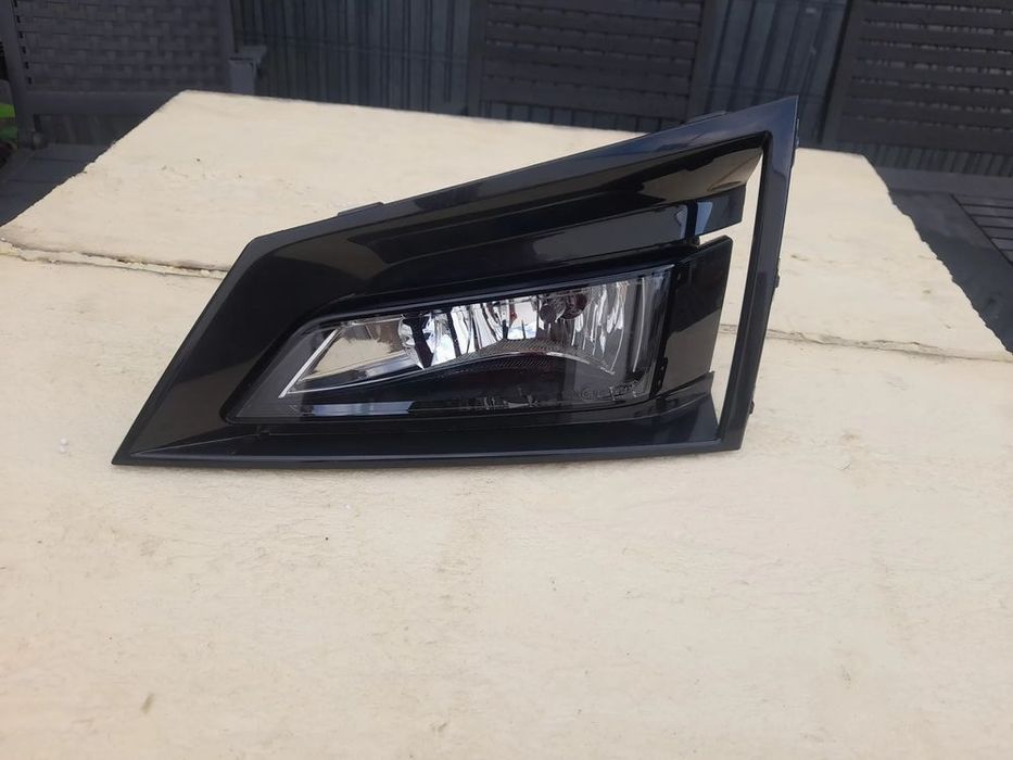 skoda fabia iv 6va halogen prawy+ramka kratk
