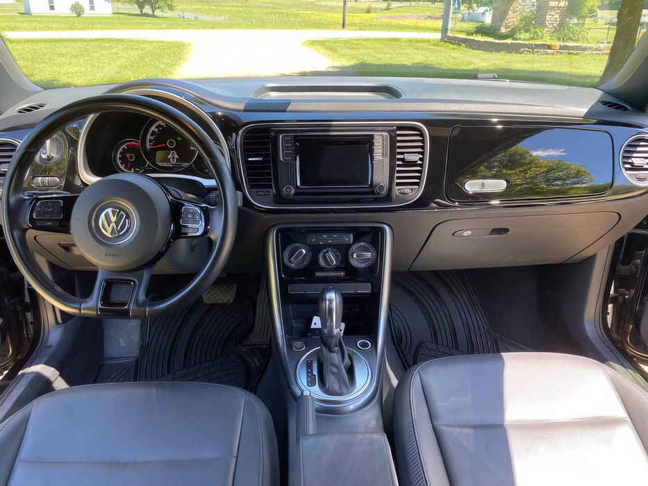 Volkswagen Beetle Convertible SE      2017