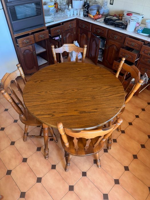 Mesa de madeira + 4 cadeiras