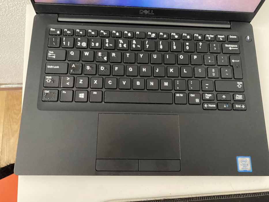 Portatil Dell Latitude 7390 Intel bom estado com marcas de uso