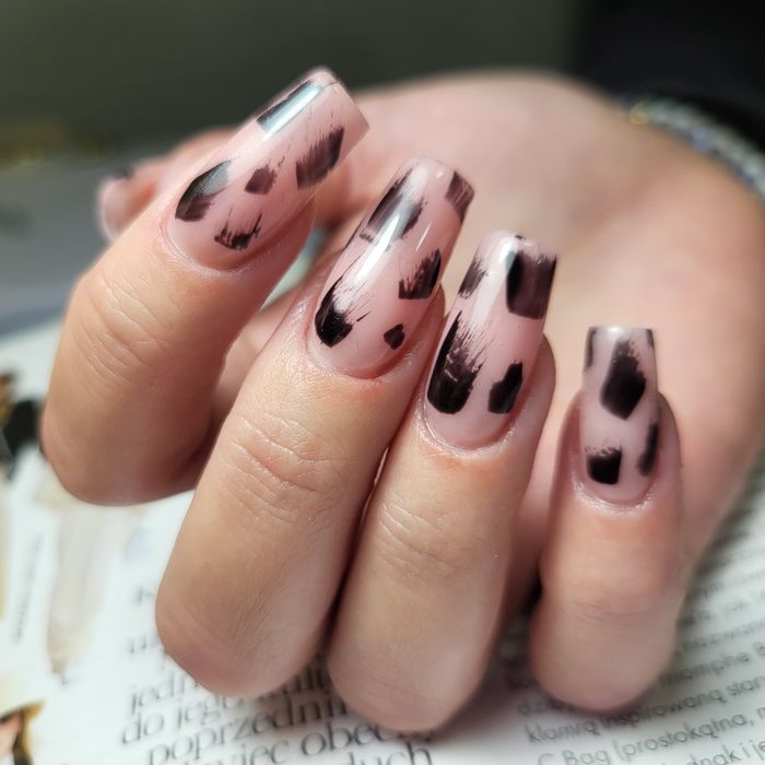 Manicur, pedicure, brwi