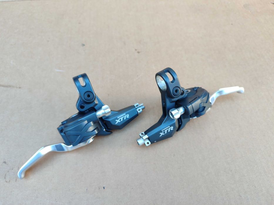 Klamkomanetki Shimano XTR ST-M970 3x9spd. V-Brake