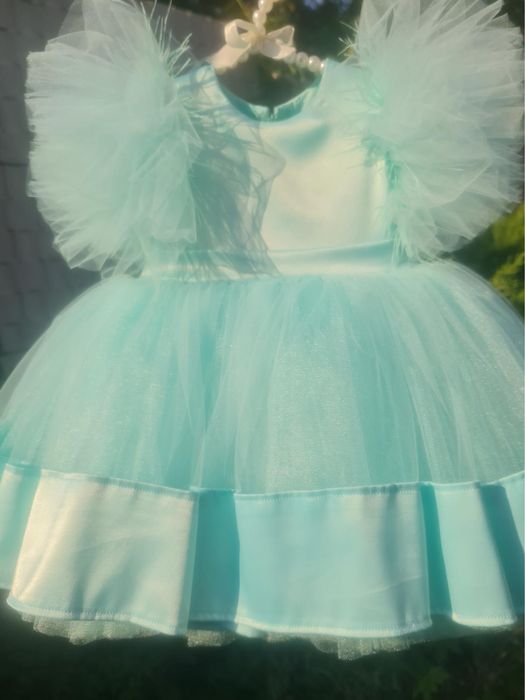 Продам платтячко дівчинці на 1 рік. Одягали один раз на 30 хвилин.