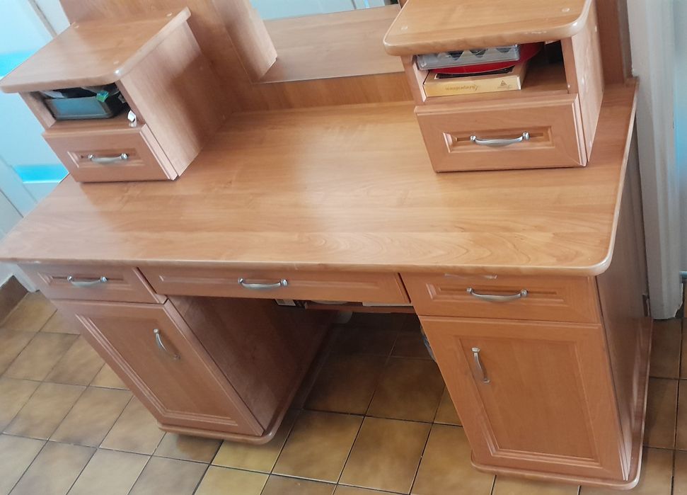 Komodę w bardzo dobrym stanie sprzedam