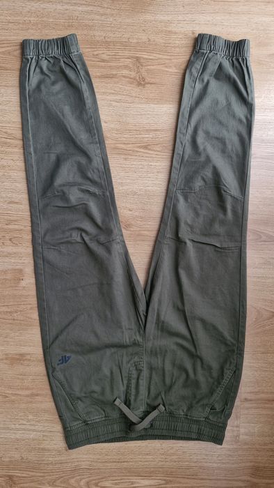 Spodnie dla chłopca 4f r. 158 nowe