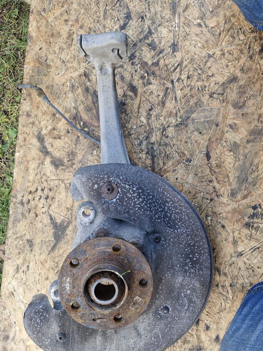 Zwrotnica piasta audi a4 b8 a5