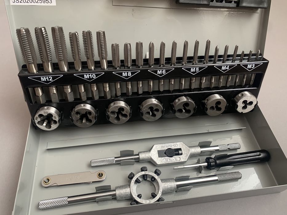 Набор инструментов метчиков и плашек Mannesmann 32 Ед. Германия