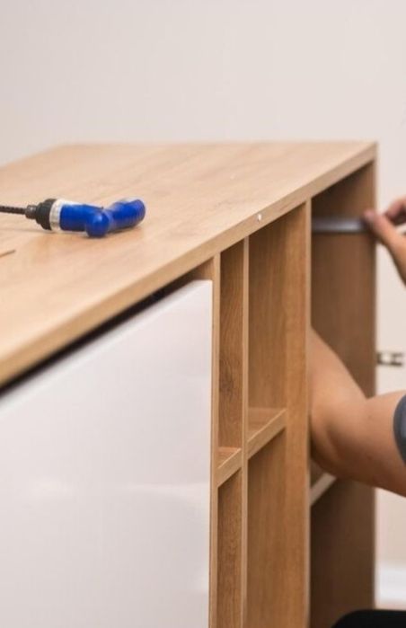 układanie paneli podłogowych, składanie mebli, malowanie