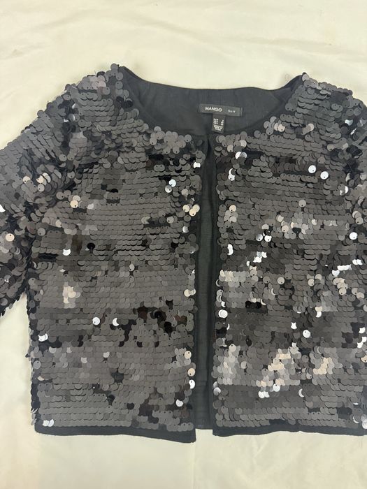 Cekinowa marynarka MANGO Suit – Czarne Bolerko/ Narzutka