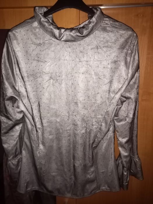 Elegancka damska bluzka.