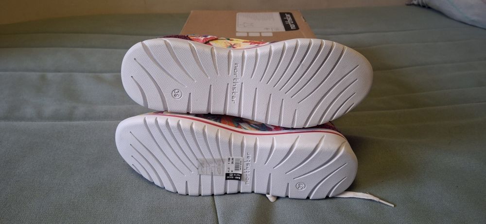 Płócienne półbuty damskie sznurowane letnie 39, Bata