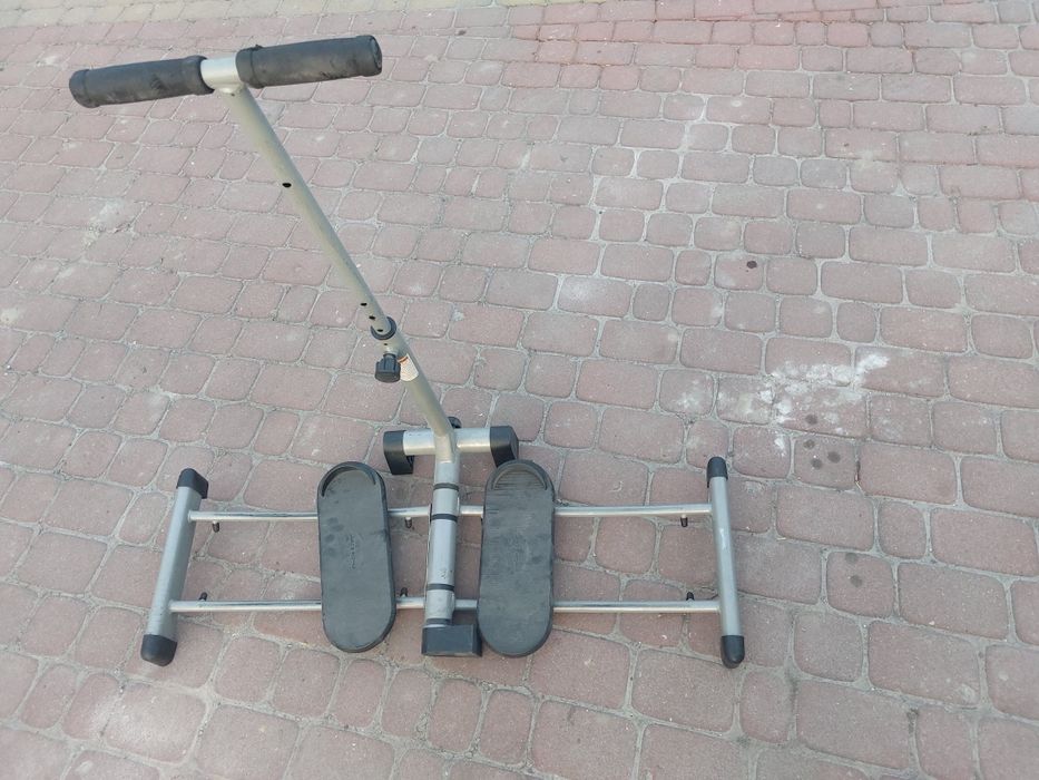 Urządzenie do ćwiczeń mięśni nóg i pośladków