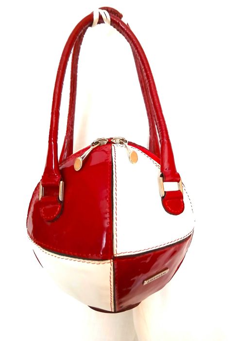 Круглая кожаная сумочка от бренда "de Mehlem".