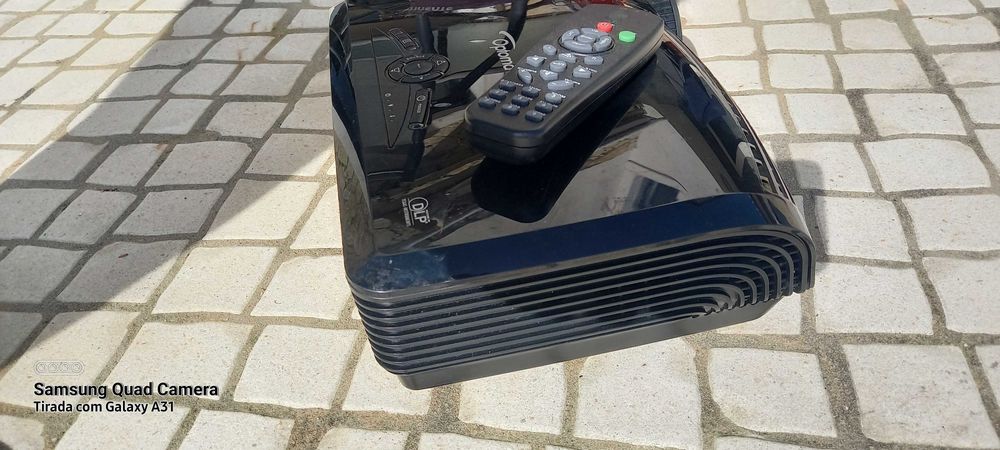 Optoma EX615 XGA – Projetor Profissional 3.500 Lumens Ansi