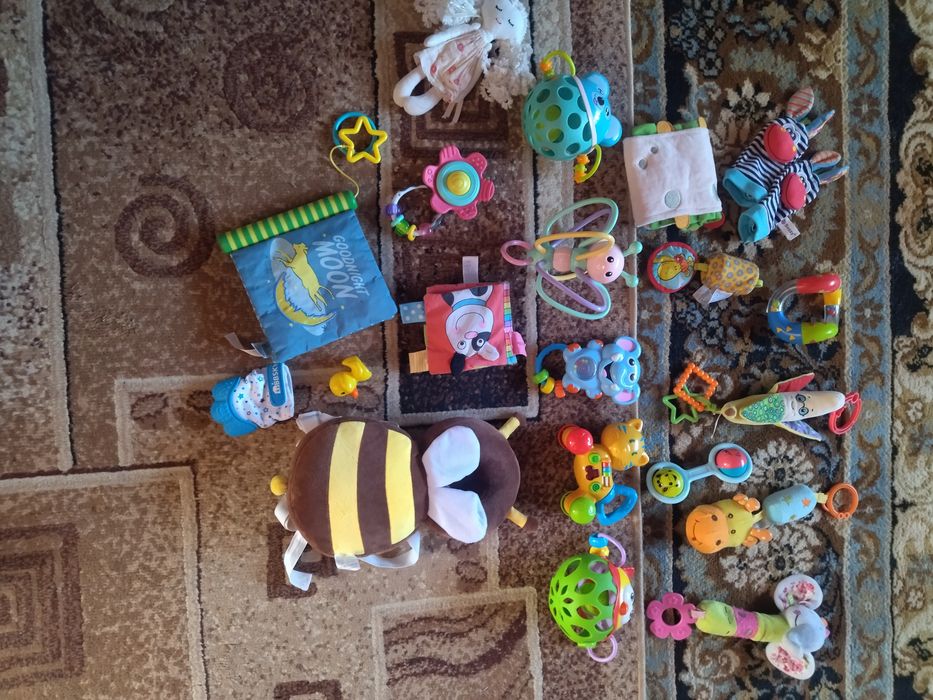 Дитячі іграшки. Лотами.