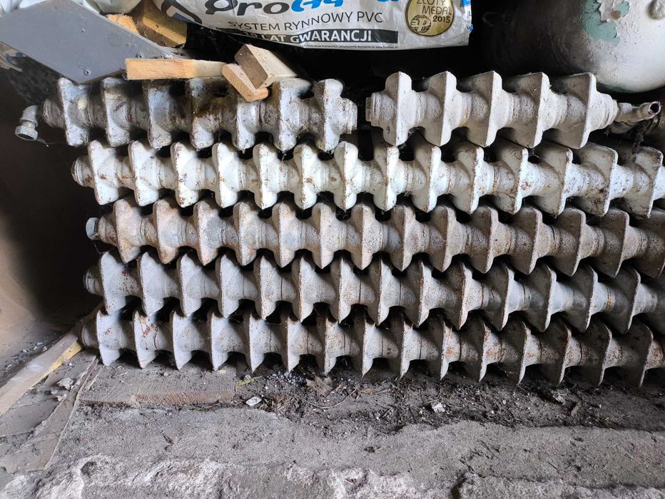 Kaloryfery, grzejniki żeliwne, żeberkowe