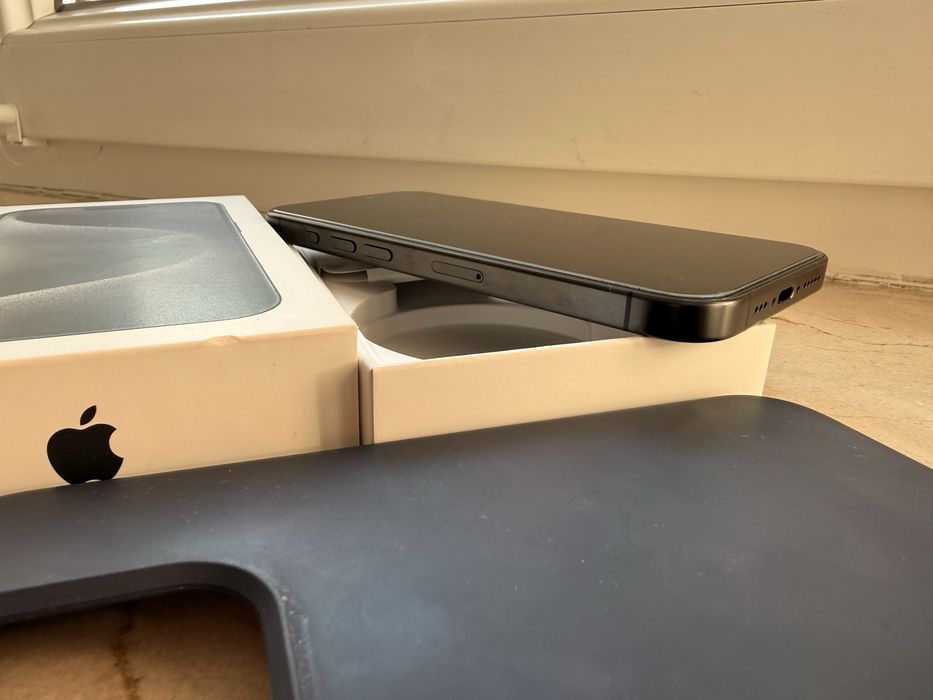 Iphone 15 pro Stan idealny Black Titanium