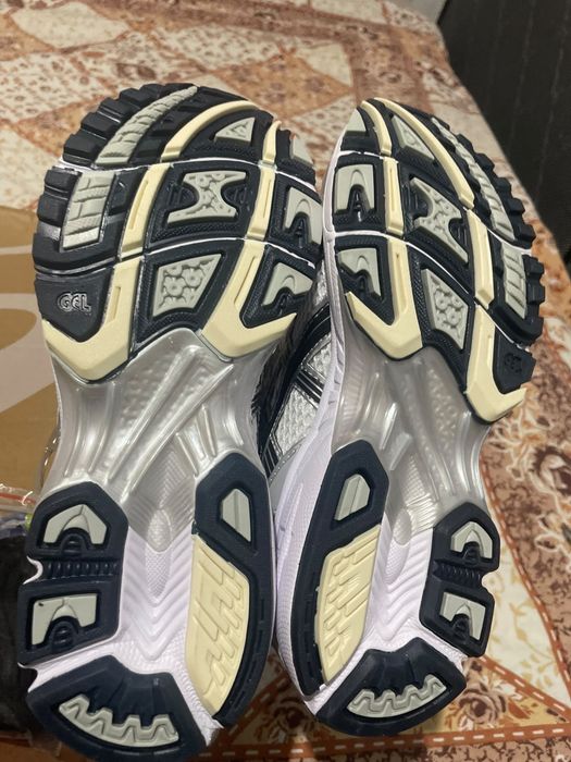 ASICS Gel-Kayano 14 com fatura