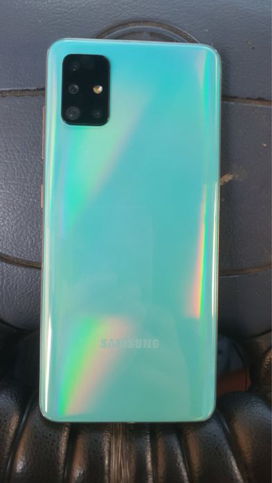 Samsung A51 телефон