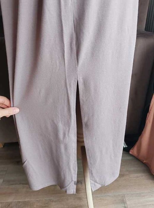 Fioletowa sukienka maxi z rozcięciami Efect