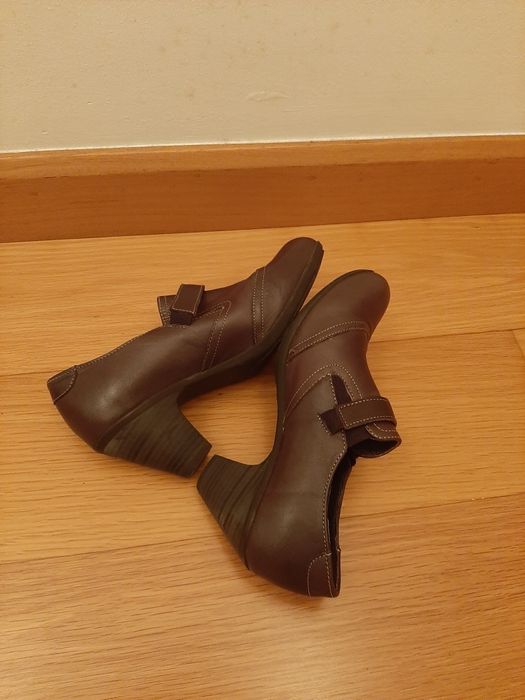 Sapatos verdes com tacão