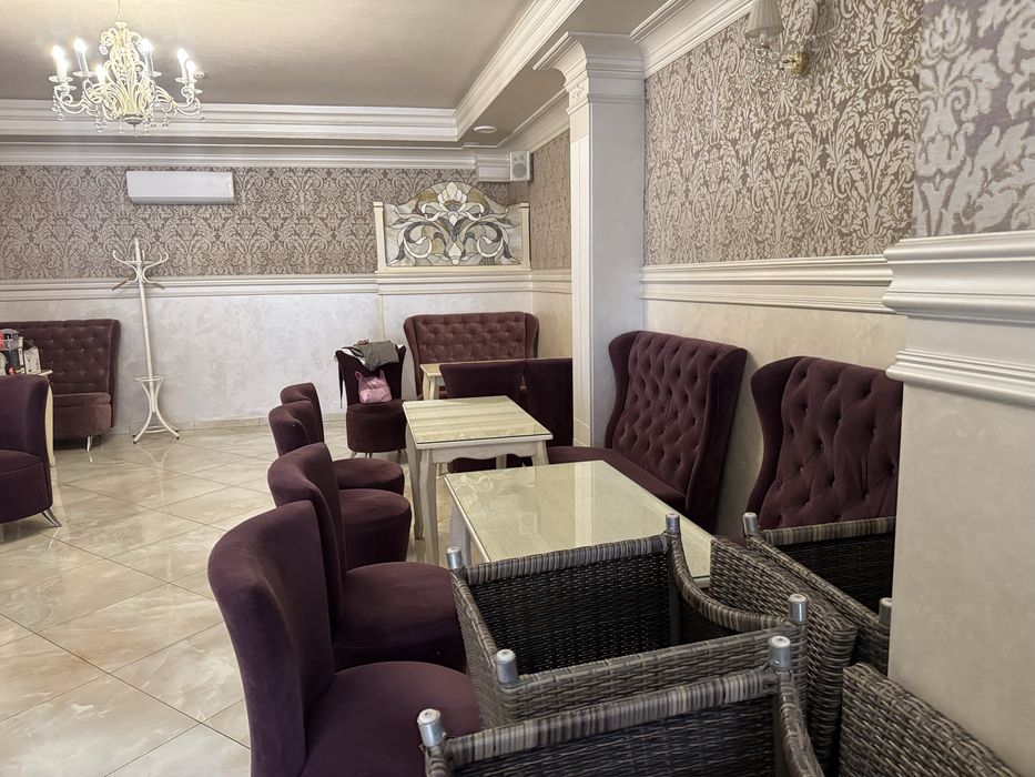 Обладнання і меблі для кавярні