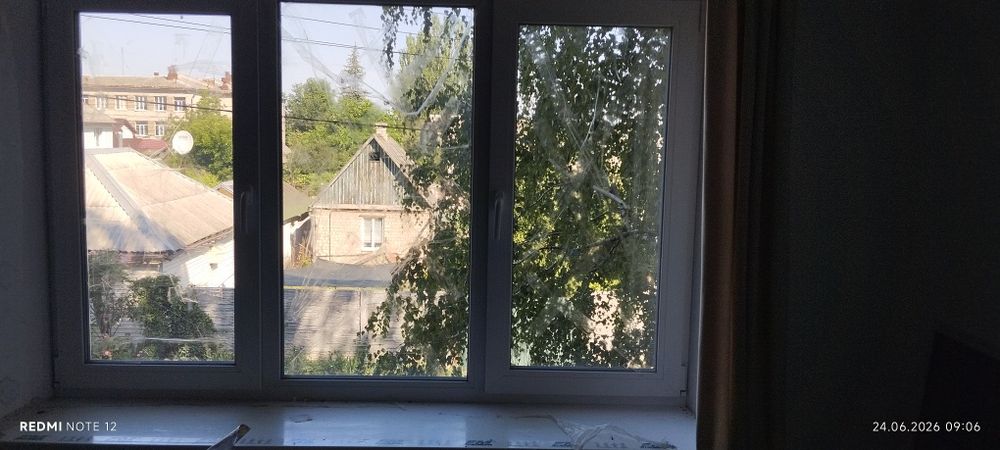 Двері вхідні металеві +вікна м.п