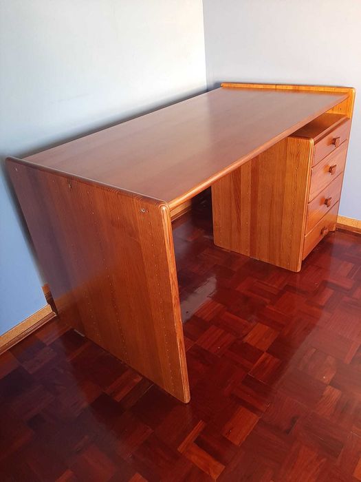 Secretária de quarto