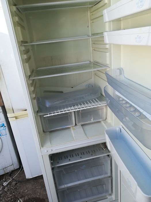 Холодильник Indesit полочки індезіт  запчастини