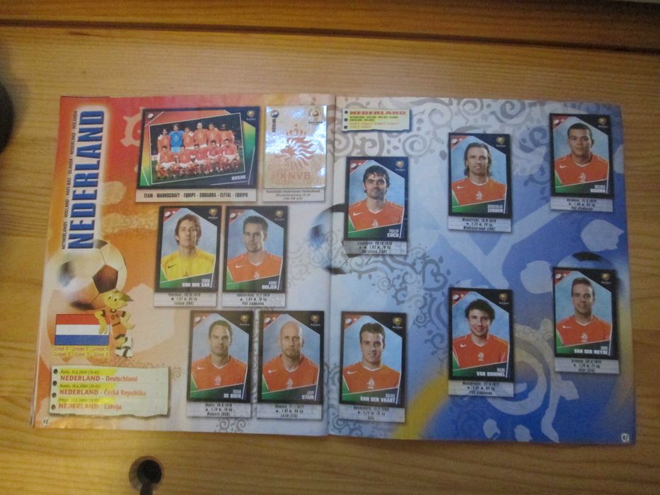 Caderneta completa de cromos Panini EURO 2004 - como nova
