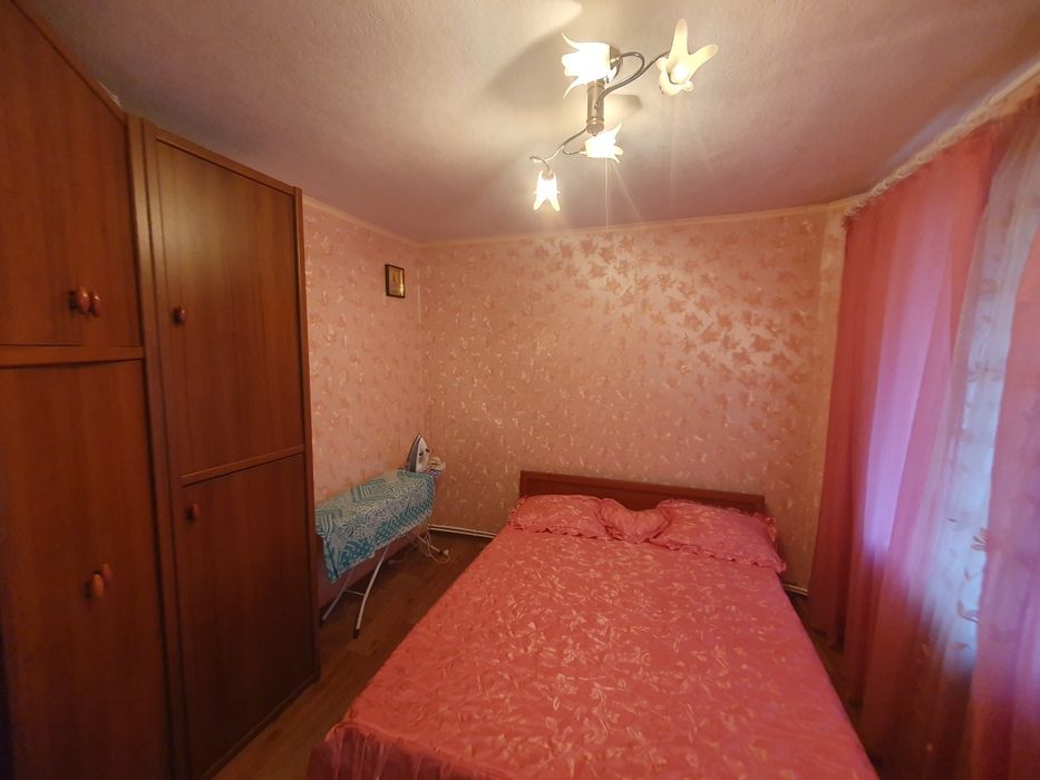 продам 4-кімнатну квартиру