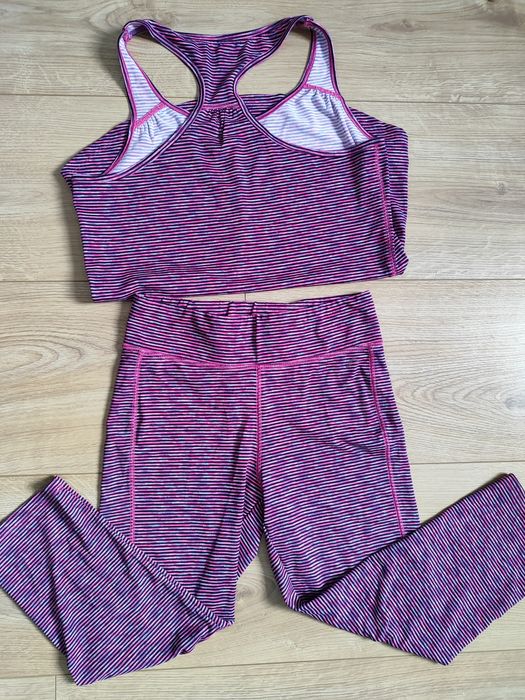 Komplet sportowy top i legginsy stay active