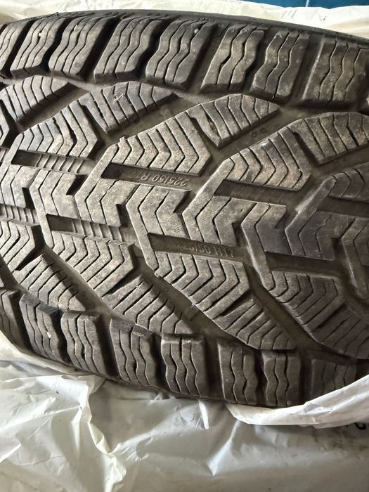 Автошини зимові Kormoran Snow  225/50 R17