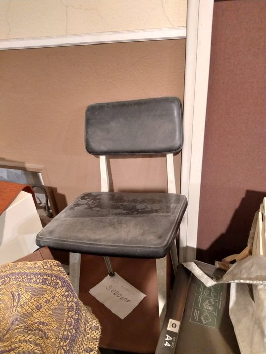 Móveis e artigos de escritório