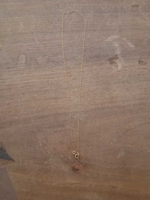 Corrente em ouro com pendente devidamente contrastada