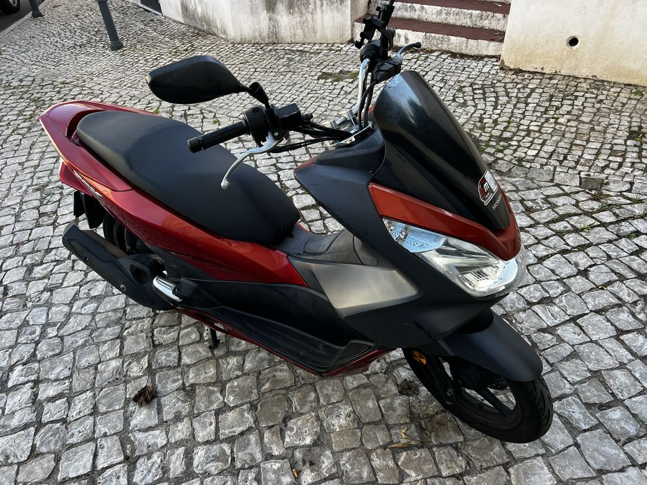 PCX HONDA 125cc vermelha