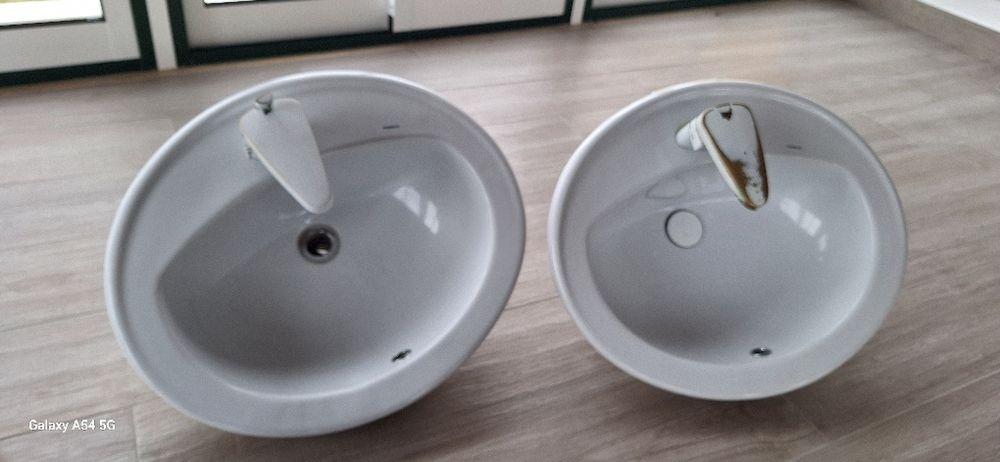 2 pias de com as torneira