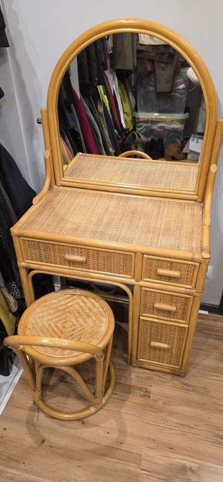 Toaletka z lustrem i krzesełkiem  ratanowa